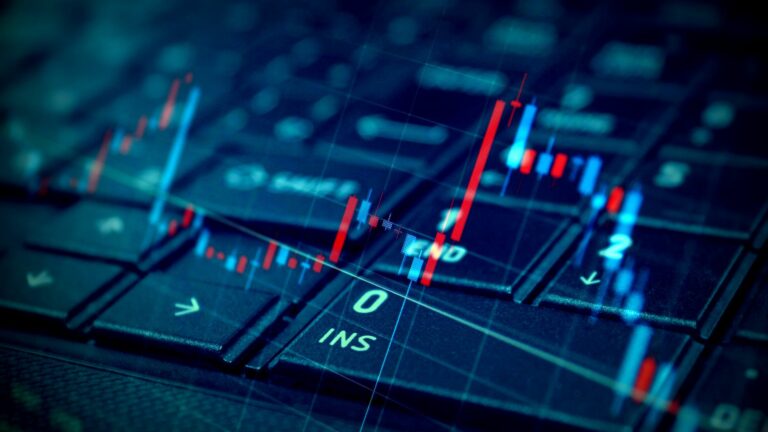 Stratégies de couverture pour protéger votre entreprise des fluctuations monétaires