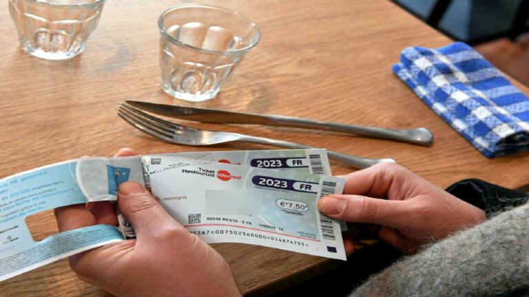 Nouvelle règle pour les tickets restaurant en 2024 : certains produits exclus