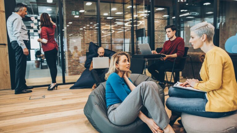 L’évolution des espaces de coworking en 2024 : s’adapter aux nouvelles demandes du marché du travail