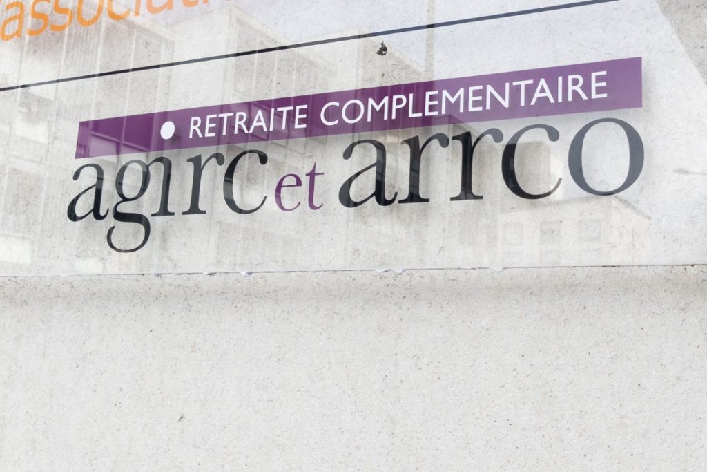 Enseigne AGIRC-ARRCO retraite complémentaire.